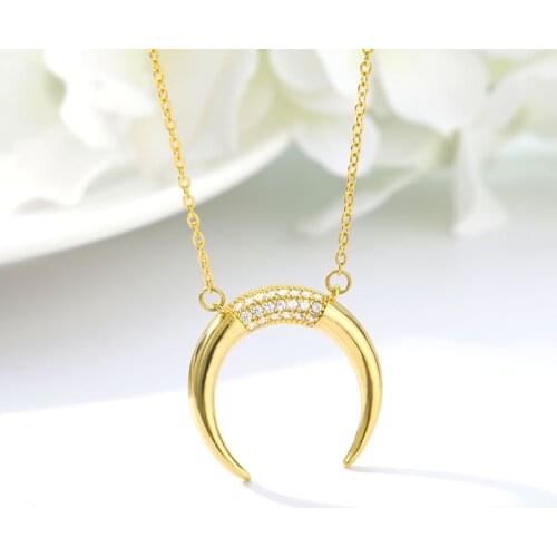 Half Moon Pendant Necklace for Women Gold Clavicle Chain Horseshoe Ox Horn High polish Chokers Necklaces Jewelry Gift for Wife