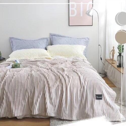 POLLUELO Fleece Blankets On The Sofa