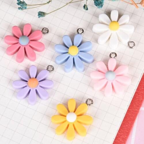 10Pcs New Kawaii Resin Little Daisy Sun Flower Charms Pendants For DIY Deco Earrings Key Chains Fashion Jewelry Acc