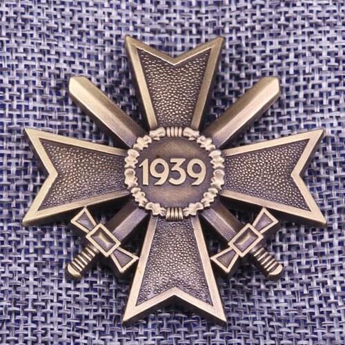 WWII WW2 GERMAN 1939 MERIT CROSS FIRST CLASS INSIGNIA SWORDS MEDAL BADGE PIN