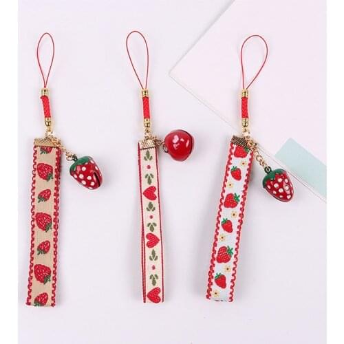 2019 New Fashion Cute Heart Keychains Cartoon Fruits Strawberry Keychain with Bells Ribbons Jewelry Girl Bag Keyring Jewelry