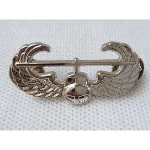 US UNITED STATES AIR FORCE AIR ASSAULT QUALIFICATION METAL BADGE LAPEL PIN