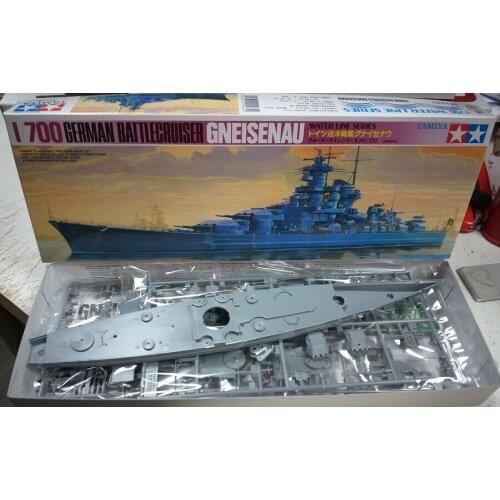 German Battlecruiser Gneisenau Tamiya 1/700 plastic model kit 77520