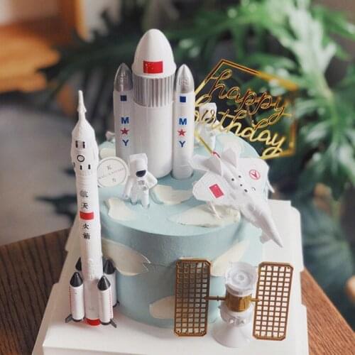 Hot 7pcs/set LED Space Shuttle cake Model Astronaut Aeronautical Exploration Rocket Ornaments Cake Topper Birthday Cake Decor