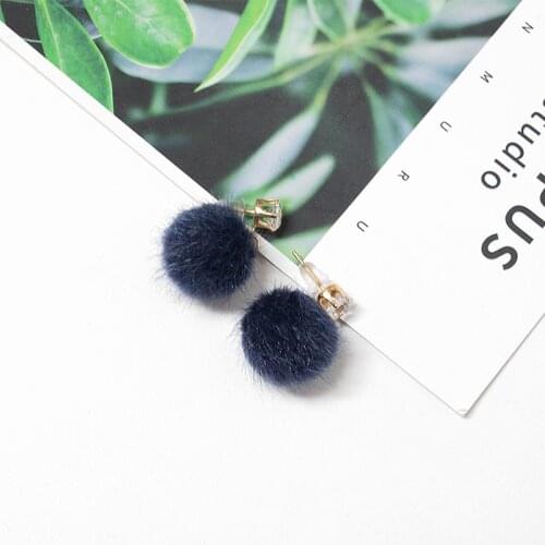 New Fashion Earring Temperament Short Paragraph Earrings for Women Wild Simple Hair Ball Female Models Earrings