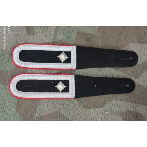 PAIR OF WWII German Elite Artillery Feldwebel Rank shoulder boards