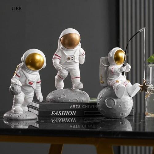 Nordic Astronaut Sculpture Mini Space Man Figurine Resin Crafts Home Decoration Modern Minimalist Ornaments Birthday Gift