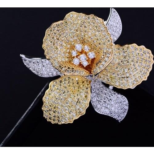 Elegant Zircon Rhinestone Christmas Pin Big Flower Brooch Pin Beautiful Crystal Flowers Brooches for Women Wedding Dress Jewelry