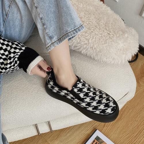 QWEEK Women's Slip-ons