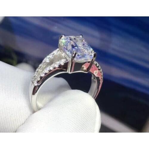 TR104 Luxury 3.85 CARAT cushion cut NSCD Synthetic Gem Hot Celebrity Engagement Rings For Women
