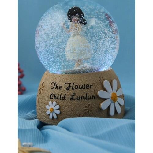 Daisy Themed Musical Illuminated Spray Snow Globe Large Size Snow Globe Gift Home Office Decorative Products Crystal Globes