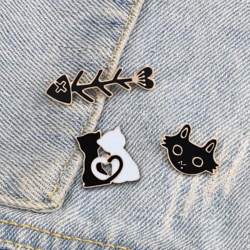 Sweet Cat Lovers Brooches Fish Bone Enamel Pins Custom Cute Animal Bag Jackets Accessories Badge Fashion Jewelry Gifts For Women