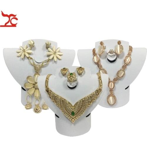 Wholesale 3Pcs Foldable Velvet Plastic Jewelry Set Display Rack Mini Jewelry Choker Necklace Ring Earring Display Bust Set Stand