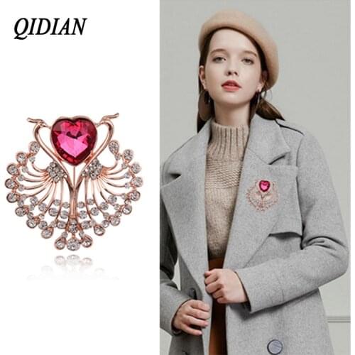 QIDIAN Europe America Hot Selll Exquisite Fashion Rhinestone Animal Brooch Jewelry Male Female Coat Clothing Accessories Gift