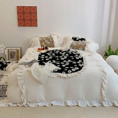French Vintage Daisy Wildflowers Towel Embroidery Princess Bedding Set Ruffles Velvet Flannel Duvet Cover Bed Linen Pillowcases