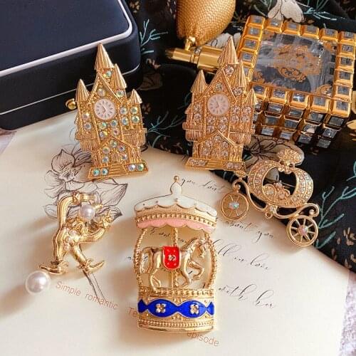 HOSENG Luxury Palace Retro Golden Castle Brooch Pumpkin Car Trojan New Women Man Elegant Jewelry Enamel Pin With Crystal HS_8363