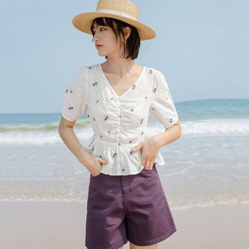 INMAN Summer Womens Tunics Top Fresh Sweet Style V-Neck Embroidery Round Buttons Decoration Jacquard Drawstring Short Blouse