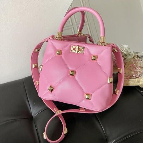 Retro Rivet Bag High-End Leather Shoulder Messenger Bag Brand Designer Personality Handbag Womens Bag Large Capacity Kitten Bag