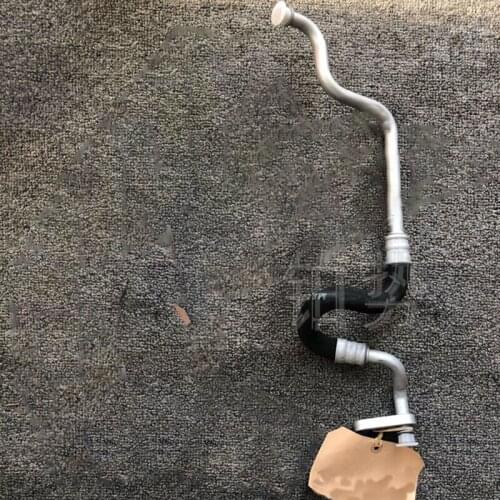 Engine oil cooler pipeline Return pipeline 2013Rol lsR oyc ePh ant omE WBD rop hea dCo upé Oil radiator inlet and return pipe