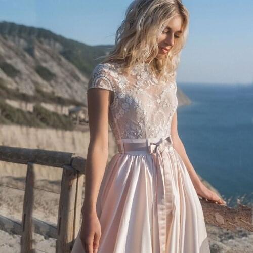 2020 Vintage O-neck Lace Appliqued With Beading A-line Wedding Dresses Cap Sleeves With Sashes Sweep Train Satin Wedding Gowns