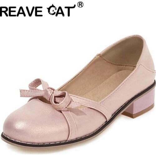 REAVE CAT New 2021 Women Pumps Round Toe 3.5cm Block Heels Slip-On Bowtie Soft Classic Student Big Size 30-48 Casual Pink A3916