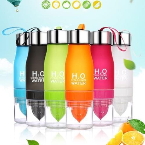 D2 650ML Lightweight Lemon Squeezer Water Bottle Outdoor Sport Drinking Fruit Pulp Water Travel Infuser Juice Bottle for Healthy