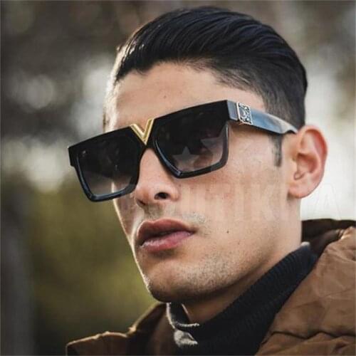 Male Big Black Sunglasses Trendy 2021 Womens Brand Designer Gradient Square Sunglasses Middle Gold Letter Mirror Eyewear UV400