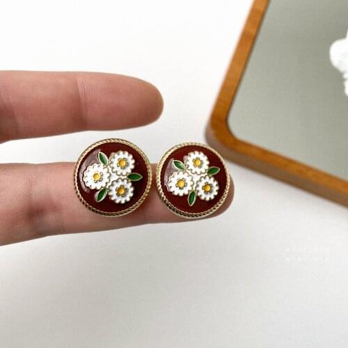 Sweet Cute Round Flower Ear Studs Compact Fresh Temperamental Stud Earrings Simple Fashion Earrings Female Fashion Jewelry