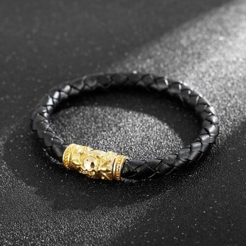 HaoYi Vintage Simple Style Gold 316 Stainless Steel Pendant Leather Braided Mens Bracelet