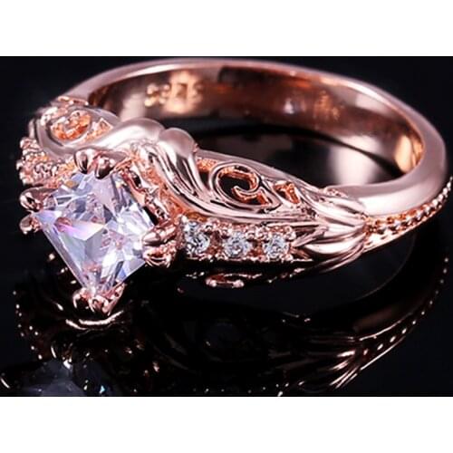 Huitan Clear White Crystal Stone Sparkling Women Engagement Rings Wholesale Exquisite Bridal Accessories Women Jewelry Rings