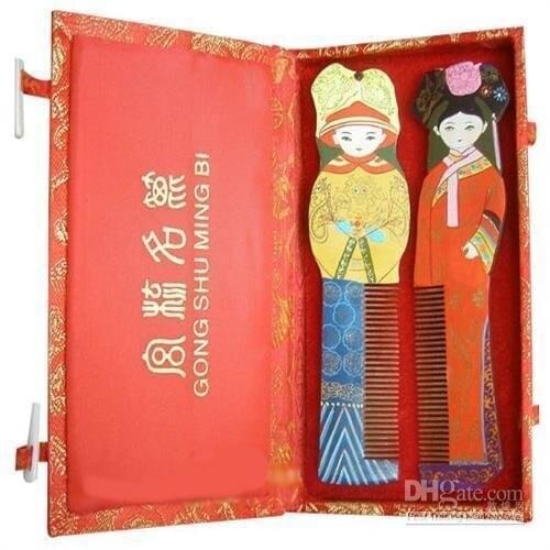 Classic!hot sale!Gifts with Chinese Characteristics set 2 high grade nan wood comb the prince and