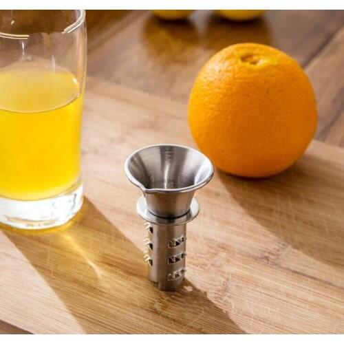 1PC Lemon Juicer Manually Squeezers Portable Stainless Steel Lemon Drilling Small Fruit Squeeze Fruit Vegetable Tools OK 0410