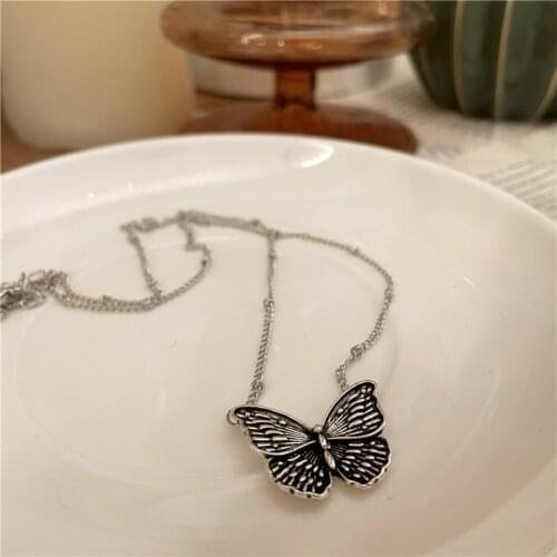 Vintage Butterfly Pendant Necklaces for women Korean Retro Clavicle Necklaces Wedding Party Fashion Jewelry Wholesale Gift