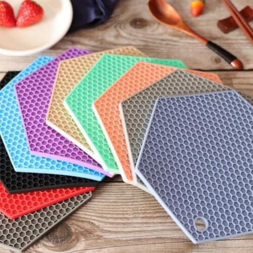 Hanging Hole Pot Mat Tear Resistant Thick Honeycomb Anti-Slip Heat Insulation Pads for Kitchen Colorful Anti-Slip Hexagon Pads