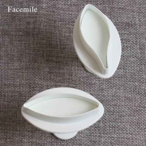 2pcs/set Plastic Lily Shaped Fondant Gift Decorating Sugar Craft Plunger Cutter Flower Mold 02033