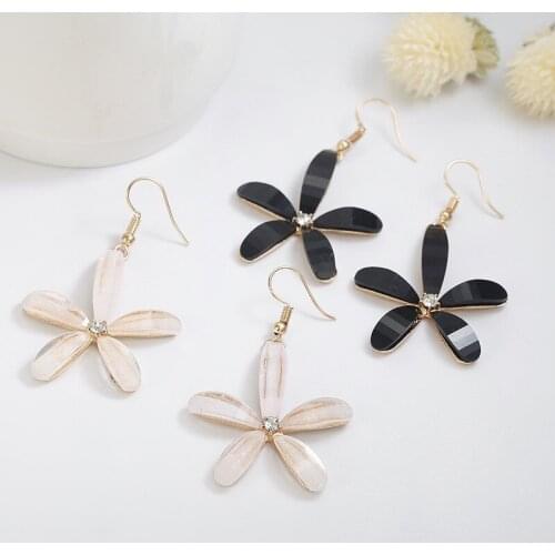 Fairy flower earrings 2020 new elegant korean style big round flower ladies earrings fashion simulation pearl Boucle D'oreille