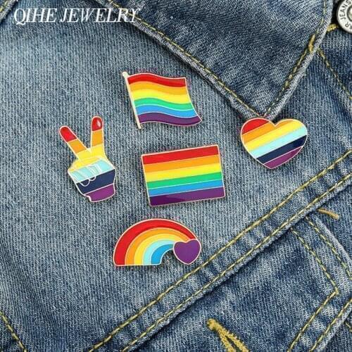 Rainbow Pride Heart Flag Enamel Pin Love is Love Brooches Rainbow Badges Lesbian Gay Pride Jewelry Peace and Love Gifts