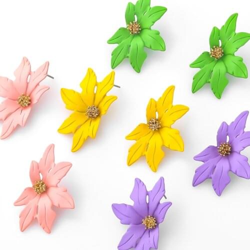 Pauli Manfi 2021 Fashion Metal Spray Paint Leaf Earrings Womens Creative Popular Stud Earrings Party Accessories