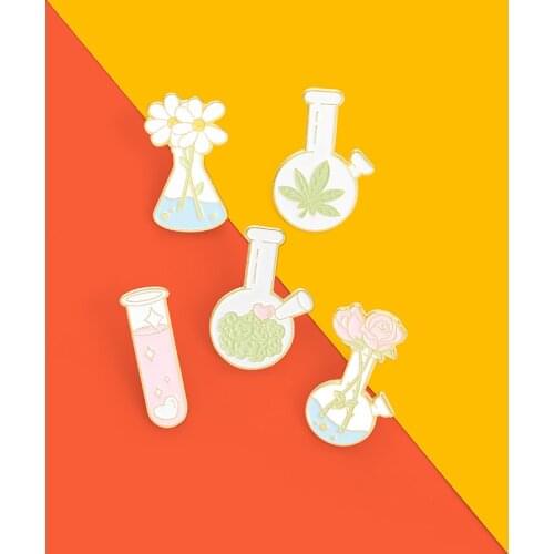 Science Nerd Geek Enamel Pins Chemistry Beaker Brooch Laboratory Flasks Badges Science Jewelry Chemistry Gift 2021 Wholesale