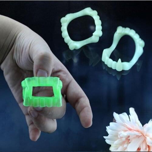 1 PC Vampire Fake Teeth Non Toxic Plastic Luminous Glow In The Dark Gag Terrorist Toy For Halloween Party Festive Random Green