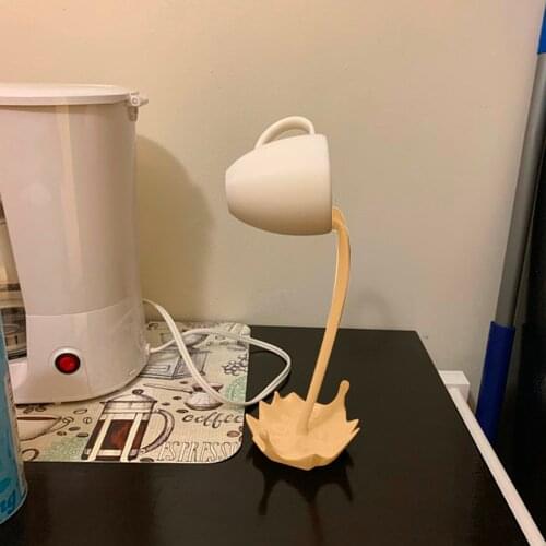 Floating Coffee Cup Mug Sculpture Kitchen Decor Pouring Spilling Decoration Creative Strange Cup Adornment Living Room Decor