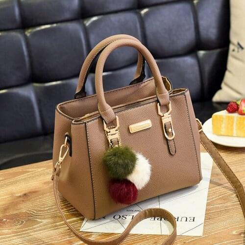 Trendy fashion ladies beaded pendant handbag ladies embossed shoulder bag ladies messenger bag hair ball bag high quality bag