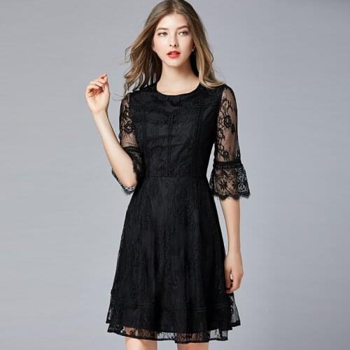 Taoyizhuai brand small black dress spring and summer new fat sister round neck 5-sleeve swing temperament large lace dress