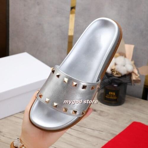 2021 women shoes slippers with Box Ladies Beach Slipper Tide Rivet Stud Slippers Nonslip Leather women Casual Spikes Shoes