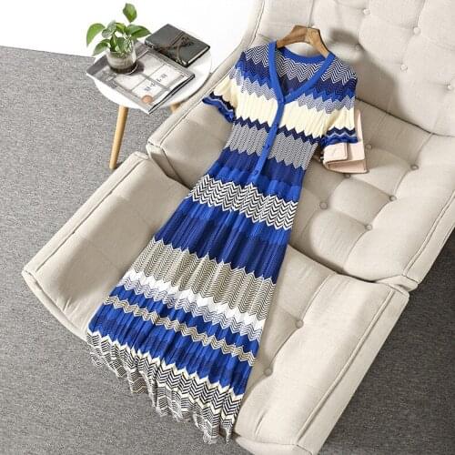 And American womens European clothing 2021 summer new style Short sleeve v-neck Wavy printing Fashion knit dress