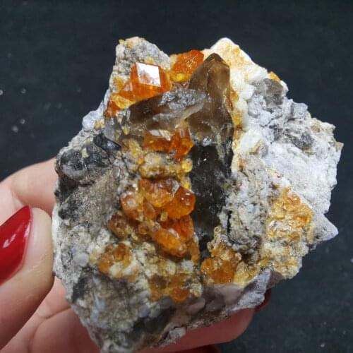 91.5g100% natural garnet and crystal symbiotic mineral specimen aura healing home decoration original stone teaching specimen