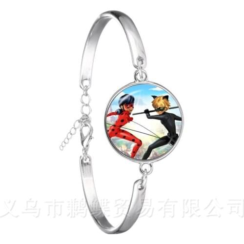 2018 New Classic Cute Chihuahua Dog Bracelet 18mm Glass Dome Silver Plated Bangle Fashion Anime Cartoon Jewelry Gift
