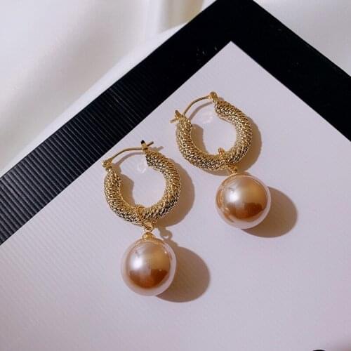 Twisted Circle Gold Color Hoop Earrings For Women Fashion Baroque Pearl Pendant Vintage Earrrings Temperament Jewelry Gift