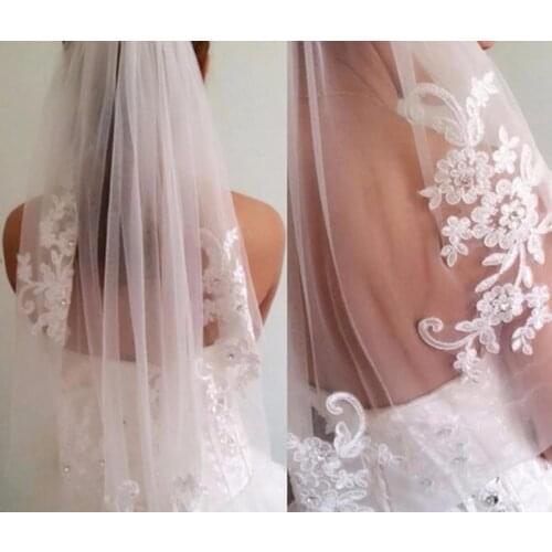 White Ivory In Stock Short One Layer Rhinestone Appliqued Wedding Veil Bridal Veils With Comb 2023