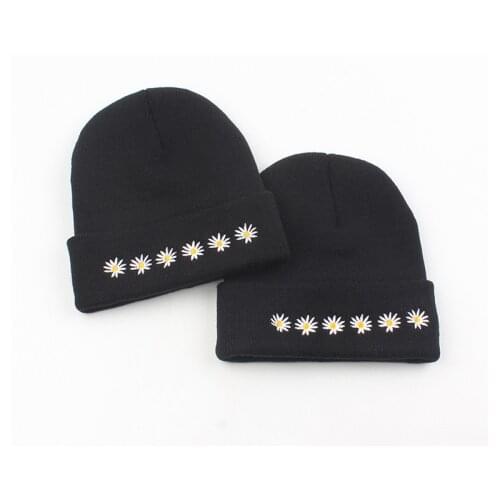 New Fashion Men And Women Skullies Beanies Daisies Flower Embroidery Winter Hats For Women Warm Knitted Cap 2020